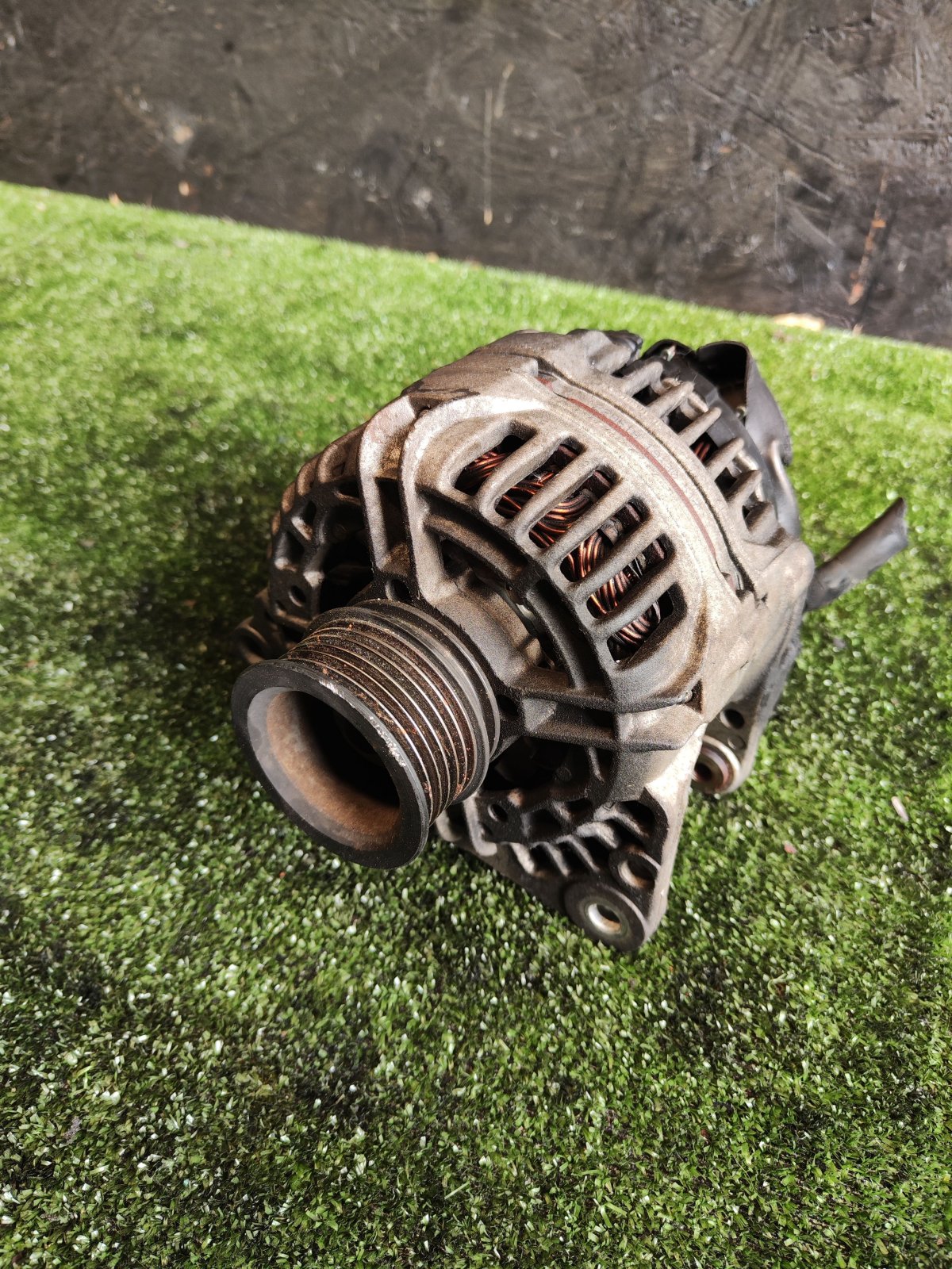 генератор Volkswagen Touran I Рестайл (2010-2015) 028903028D