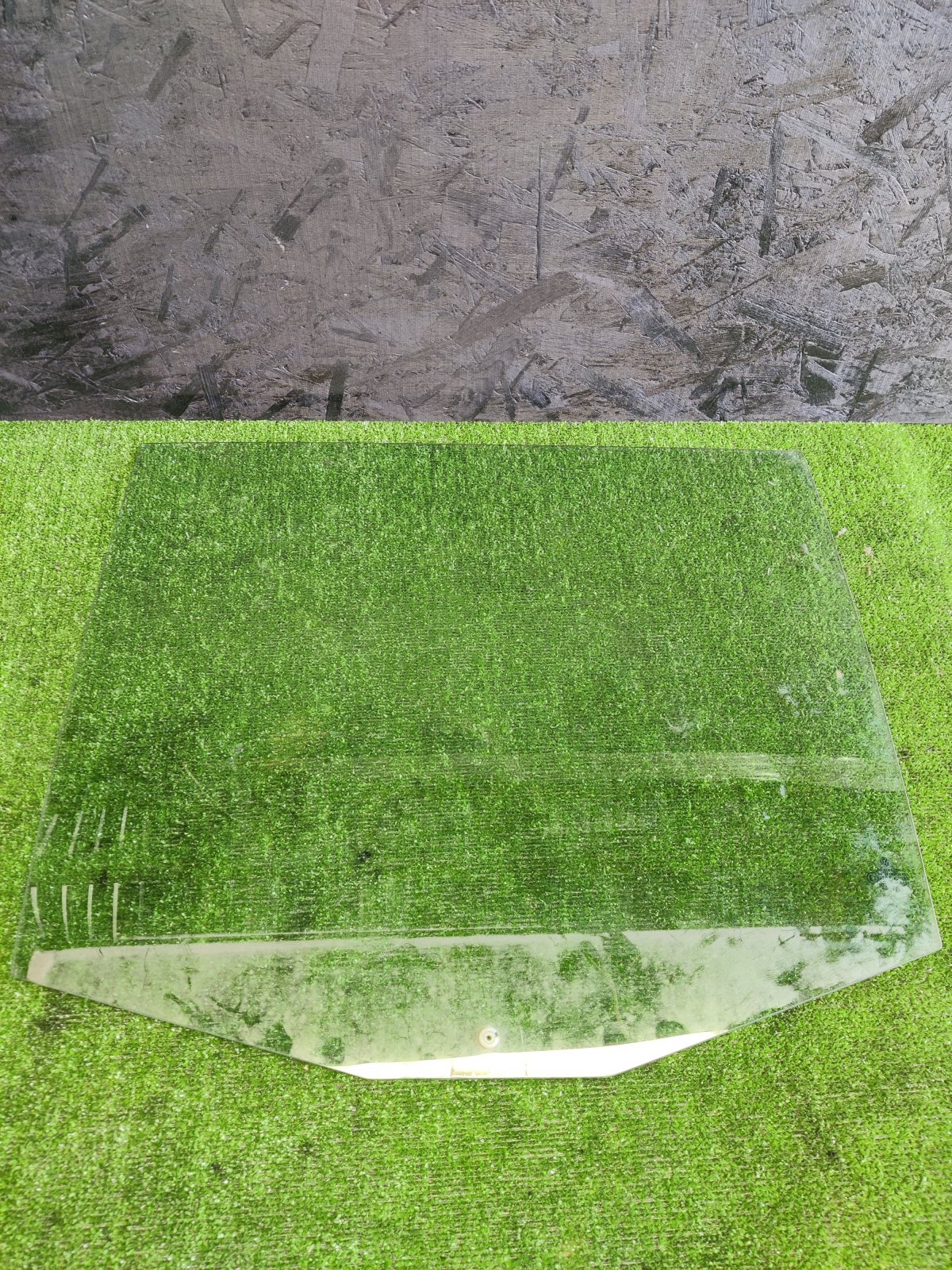 скло заднє ліве; скло задніх дверей, лівих; скло задньої двері лівої Volkswagen Touran I Рестайл (2010-2015) 1T0845025J