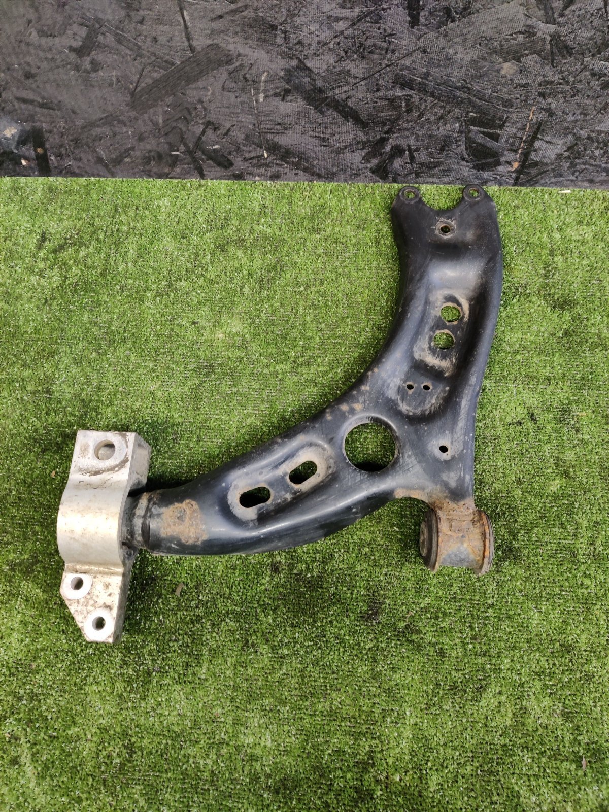 Важіль передній лівий Volkswagen Touran I Рестайл (2010-2015) 1K0407151BC