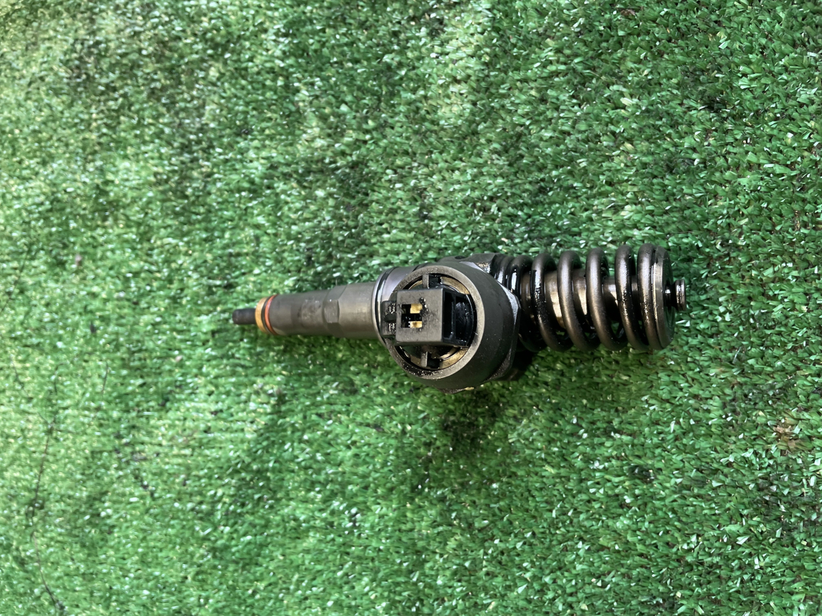 Насос форсунка Volkswagen Touareg I (2002-2010),Transporter T5 (2003-2015) 07Z130073F