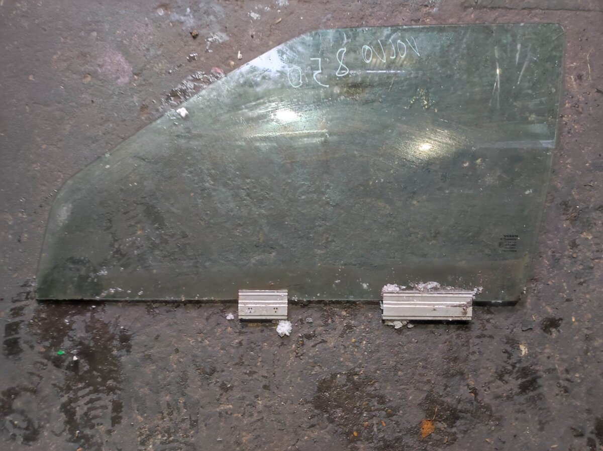 вікно (передніх дверей двері; Скло водійських дверей; Скло передніх дверей, лівих; Скло та ущільнювачі скла вітрового правого/лівого; Скло передніх дверей, лівою) Volvo 850 1 (1991-1997) 9190069